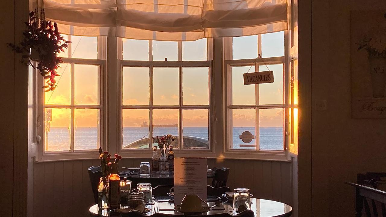 Whitecliff Guest House Weymouth Bagian luar foto
