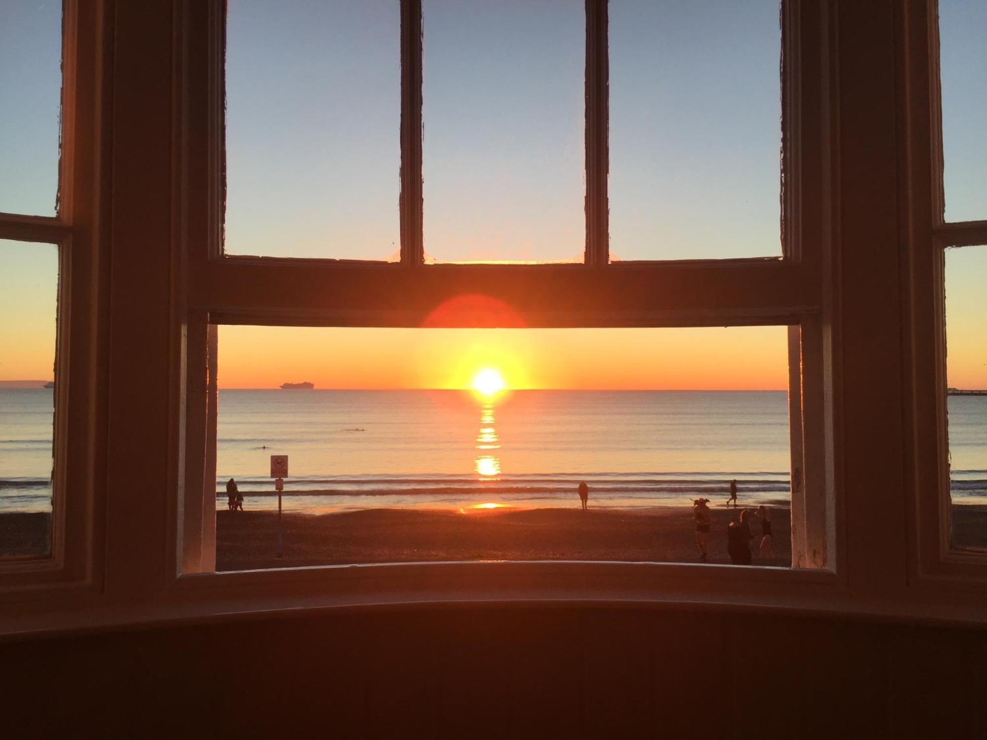 Whitecliff Guest House Weymouth Bagian luar foto