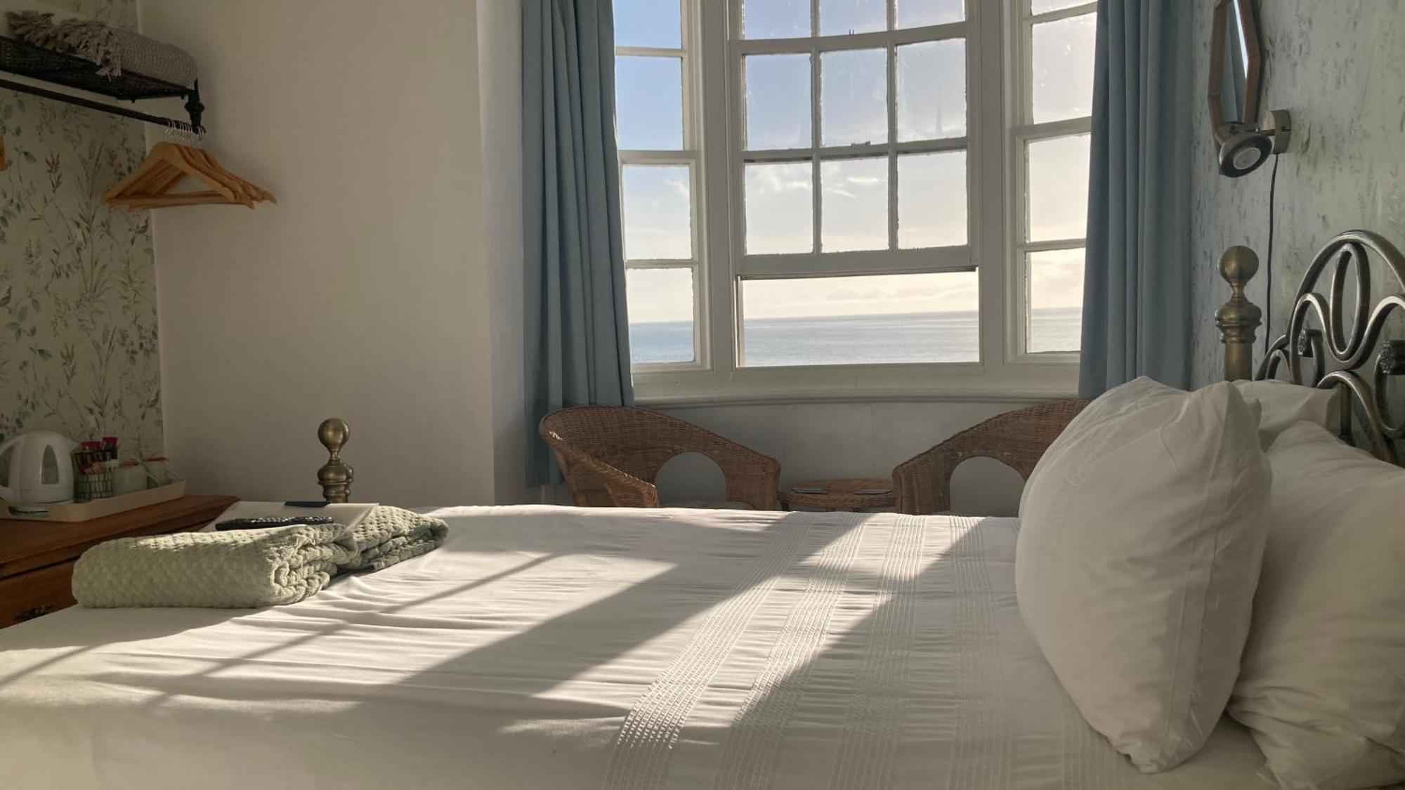 Whitecliff Guest House Weymouth Bagian luar foto