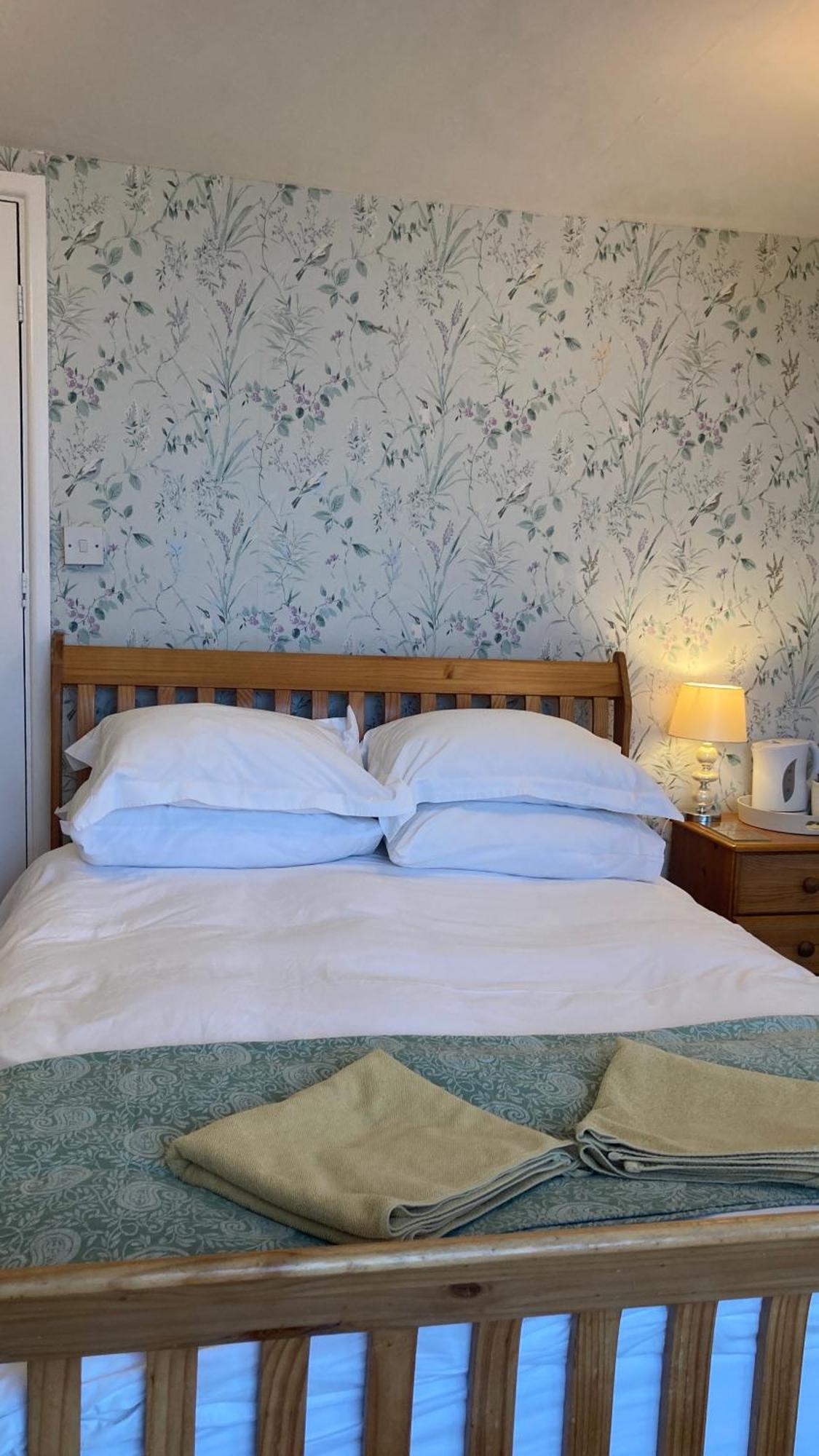 Whitecliff Guest House Weymouth Bagian luar foto