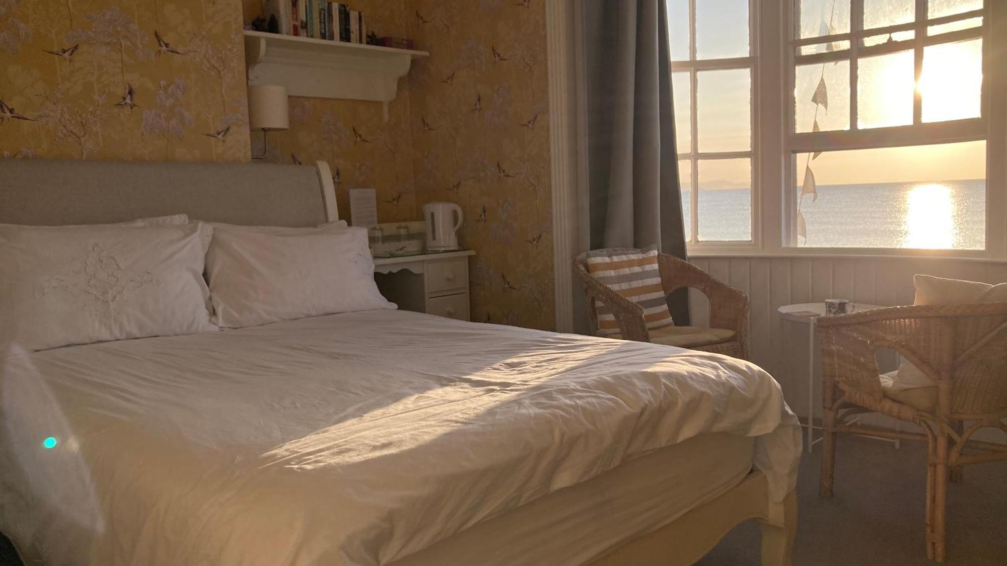 Whitecliff Guest House Weymouth Bagian luar foto