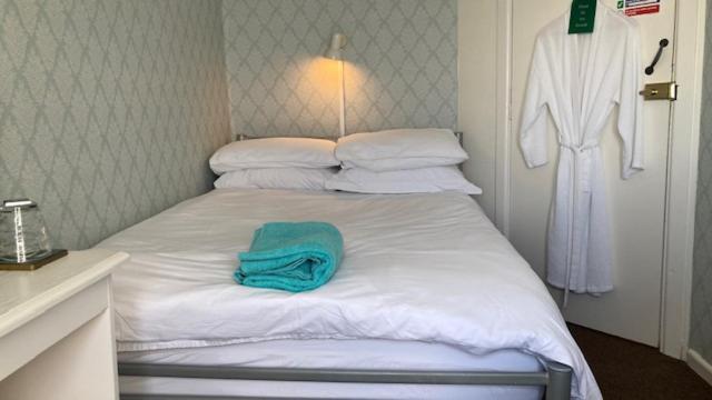 Whitecliff Guest House Weymouth Bagian luar foto