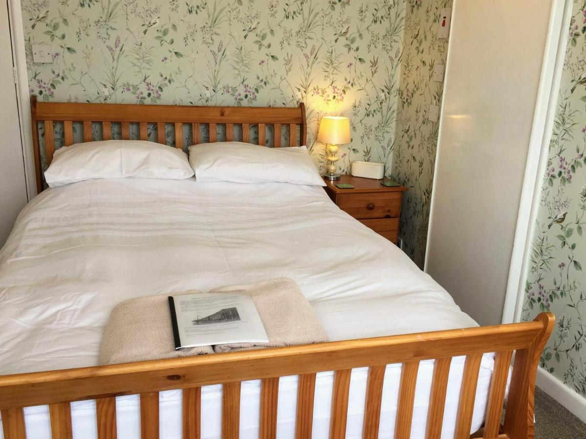 Whitecliff Guest House Weymouth Bagian luar foto